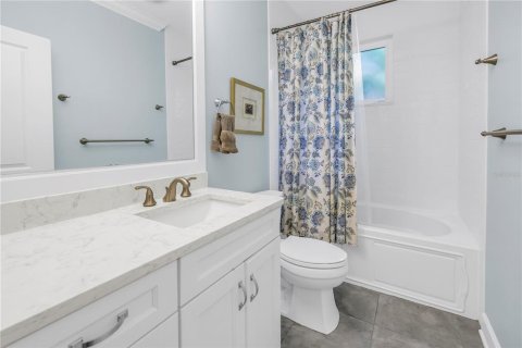 House in Saint Petersburg, Florida 5 bedrooms, 291.34 sq.m. № 2220593 - photo 18