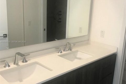 Copropriété à louer à Miami, Floride: 1 chambre, 71.16 m2 № 2153887 - photo 2