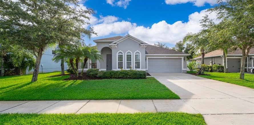 House in Oviedo, Florida 3 bedrooms, 205.31 sq.m. № 1769628
