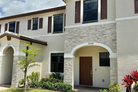 Adosado en Miami, Florida 3 dormitorios, 124.02 m2 № 2015942