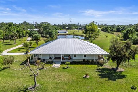Casa en venta en North Fort Myers, Florida, 3 dormitorios, 268.12 m2 № 1581165 - foto 5