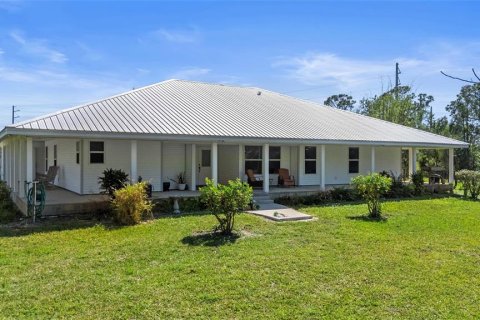 Casa en venta en North Fort Myers, Florida, 3 dormitorios, 268.12 m2 № 1581165 - foto 4