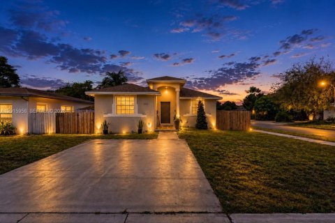 Villa ou maison à vendre à Hallandale Beach, Floride: 4 chambres, 139.17 m2 № 2172901 - photo 30