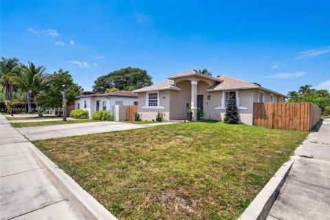 Villa ou maison à vendre à Hallandale Beach, Floride: 4 chambres, 139.17 m2 № 2172901 - photo 27