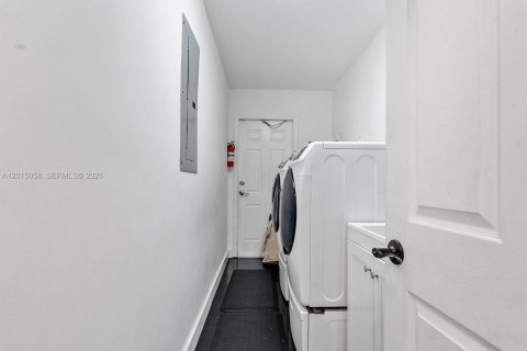 Villa ou maison à vendre à Hallandale Beach, Floride: 4 chambres, 139.17 m2 № 2172901 - photo 23