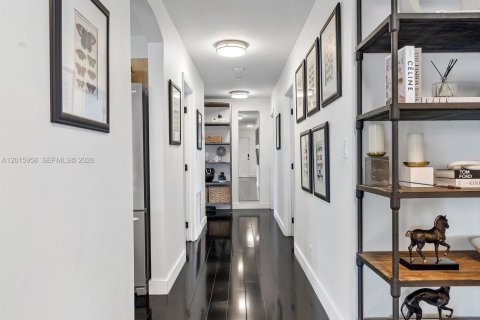 Villa ou maison à vendre à Hallandale Beach, Floride: 4 chambres, 139.17 m2 № 2172901 - photo 15