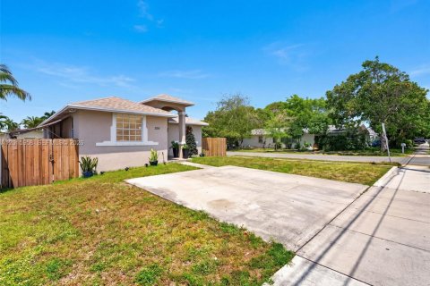 Villa ou maison à vendre à Hallandale Beach, Floride: 4 chambres, 139.17 m2 № 2172901 - photo 29