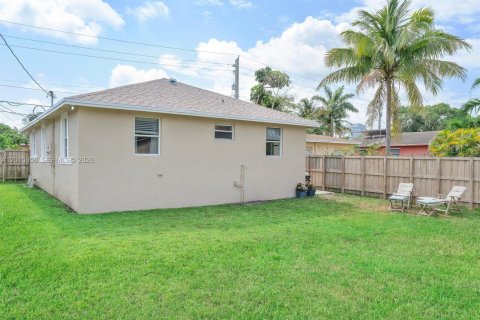 Villa ou maison à vendre à Hallandale Beach, Floride: 4 chambres, 139.17 m2 № 2172901 - photo 25