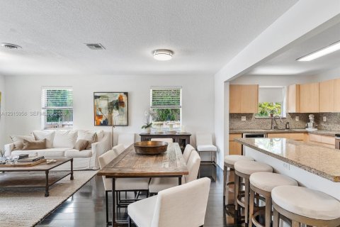 Villa ou maison à vendre à Hallandale Beach, Floride: 4 chambres, 139.17 m2 № 2172901 - photo 6