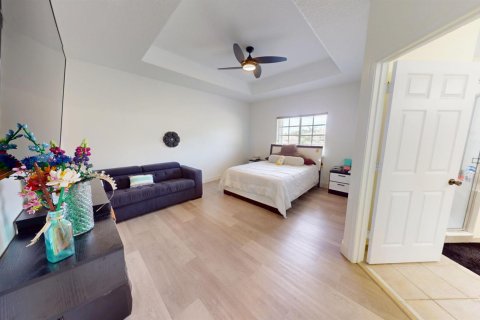 House in West Palm Beach, Florida 3 bedrooms, 176.51 sq.m. № 2241890 - photo 24