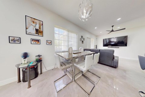House in West Palm Beach, Florida 3 bedrooms, 176.51 sq.m. № 2241890 - photo 20