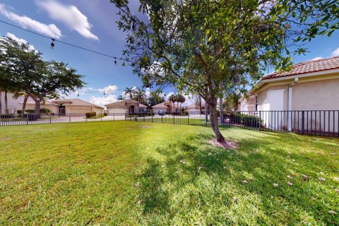 House in West Palm Beach, Florida 3 bedrooms, 176.51 sq.m. № 2241890 - photo 17