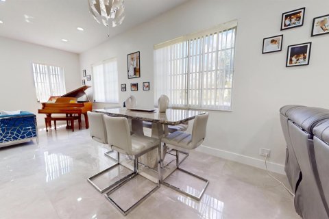 House in West Palm Beach, Florida 3 bedrooms, 176.51 sq.m. № 2241890 - photo 19