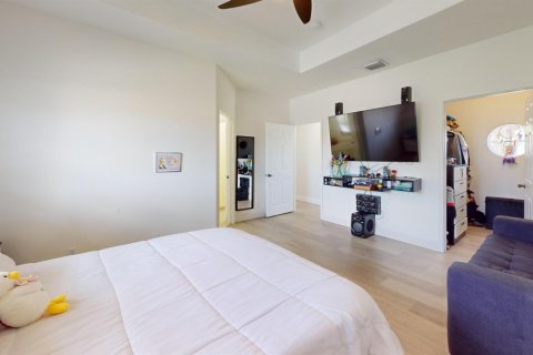House in West Palm Beach, Florida 3 bedrooms, 176.51 sq.m. № 2241890 - photo 25