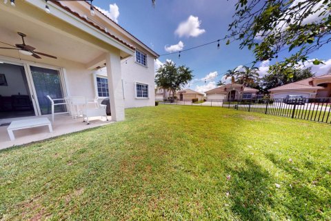 House in West Palm Beach, Florida 3 bedrooms, 176.51 sq.m. № 2241890 - photo 15