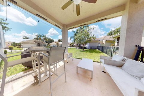 House in West Palm Beach, Florida 3 bedrooms, 176.51 sq.m. № 2241890 - photo 14