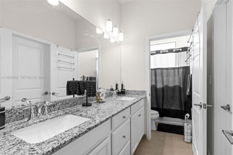 Townhouse in Homestead, Florida 3 bedrooms, 158.4 sq.m. № 2011604 - photo 19