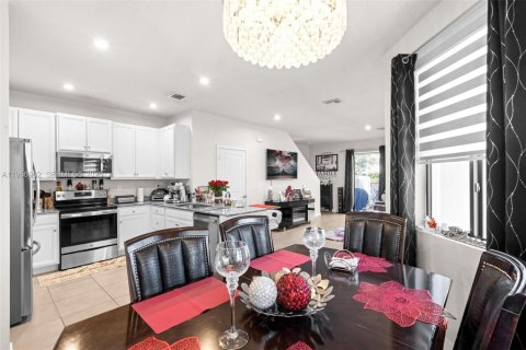 Townhouse in Homestead, Florida 3 bedrooms, 158.4 sq.m. № 2011604 - photo 4