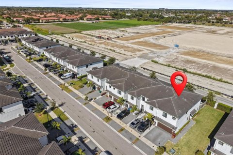 Townhouse in Homestead, Florida 3 bedrooms, 158.4 sq.m. № 2011604 - photo 28