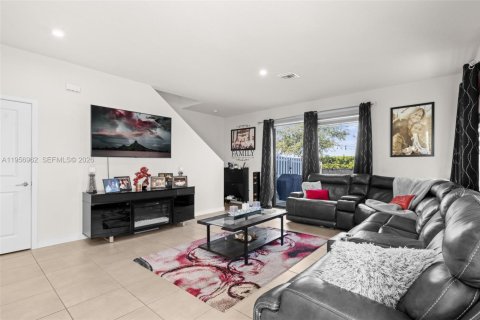 Townhouse in Homestead, Florida 3 bedrooms, 158.4 sq.m. № 2011604 - photo 6