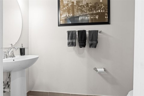 Townhouse in Homestead, Florida 3 bedrooms, 158.4 sq.m. № 2011604 - photo 12