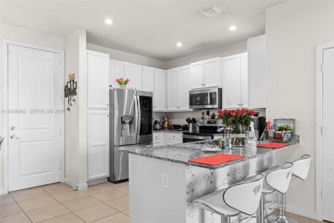 Townhouse in Homestead, Florida 3 bedrooms, 158.4 sq.m. № 2011604 - photo 9