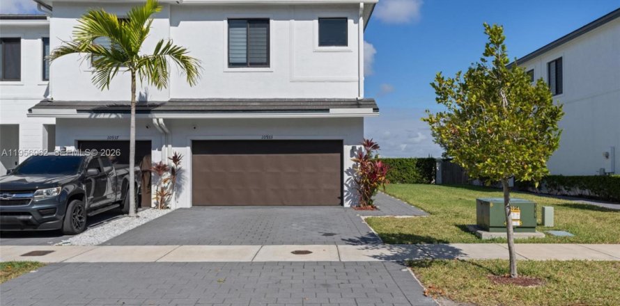 Townhouse in Homestead, Florida 3 bedrooms, 158.4 sq.m. № 2011604