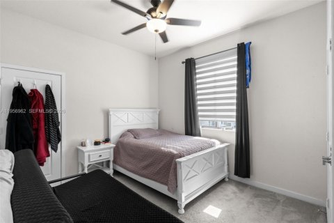 Townhouse in Homestead, Florida 3 bedrooms, 158.4 sq.m. № 2011604 - photo 20