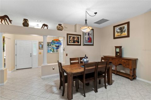 House in The Villages, Florida 3 bedrooms, 160.72 sq.m. № 1857965 - photo 6
