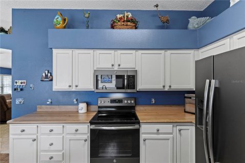 House in The Villages, Florida 3 bedrooms, 160.72 sq.m. № 1857965 - photo 13