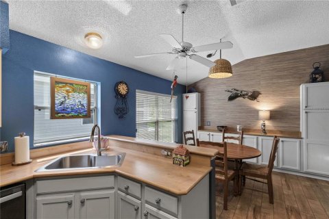 House in The Villages, Florida 3 bedrooms, 160.72 sq.m. № 1857965 - photo 15