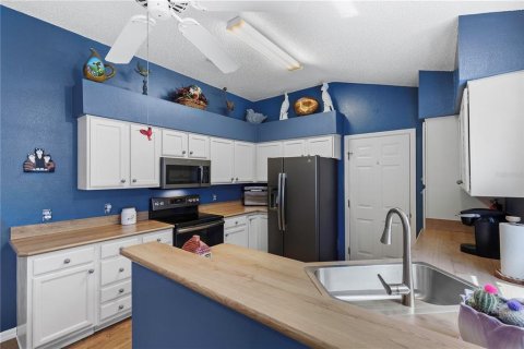 House in The Villages, Florida 3 bedrooms, 160.72 sq.m. № 1857965 - photo 12