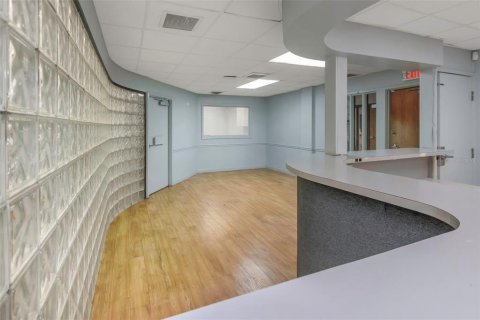 Propiedad comercial en alquiler en Temple Terrace, Florida, 1618.45 m2 № 1688362 - foto 20