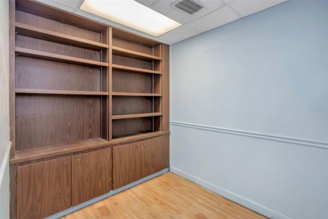 Propiedad comercial en alquiler en Temple Terrace, Florida, 1618.45 m2 № 1688362 - foto 27