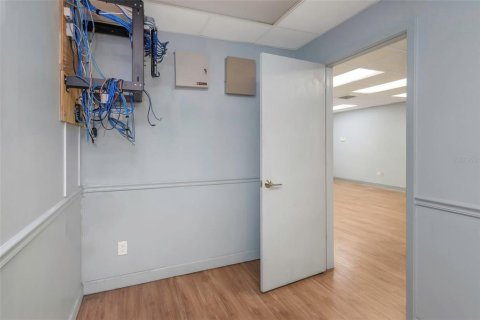 Propiedad comercial en alquiler en Temple Terrace, Florida, 1618.45 m2 № 1688362 - foto 29