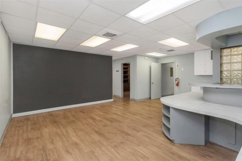 Commercial property in Temple Terrace, Florida 1618.45 sq.m. № 1688362 - photo 15
