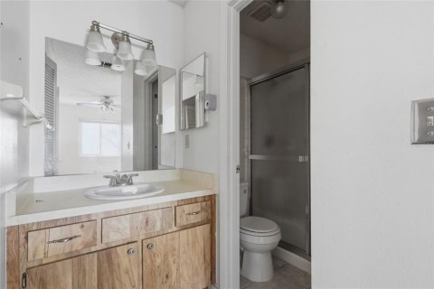 Condo in Zephyrhills, Florida, 2 bedrooms № 2117557 - photo 13