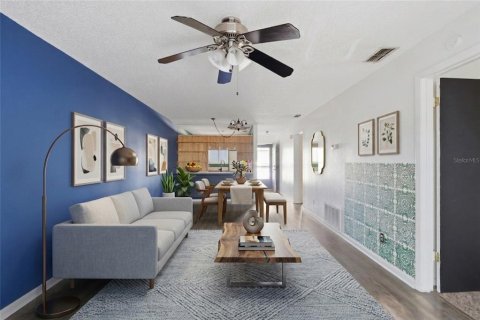 Condo in Zephyrhills, Florida, 2 bedrooms № 2117557 - photo 3