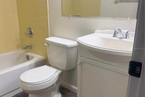Condo in Zephyrhills, Florida, 2 bedrooms № 2117557 - photo 16
