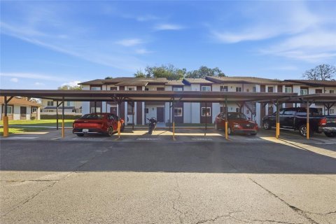Condo in Zephyrhills, Florida, 2 bedrooms № 2117557 - photo 22