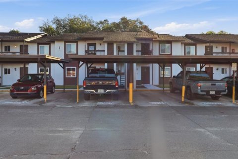 Condo in Zephyrhills, Florida, 2 bedrooms № 2117557
