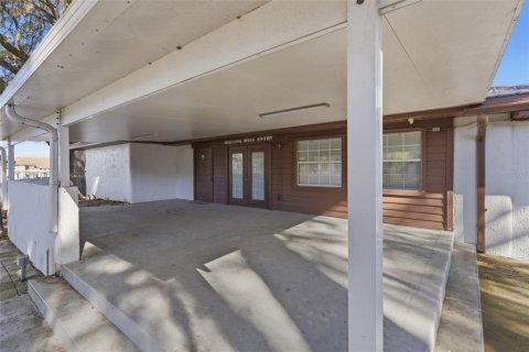 Condo in Zephyrhills, Florida, 2 bedrooms № 2117557 - photo 25
