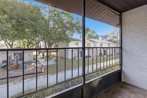 Condo in Zephyrhills, Florida, 2 bedrooms № 2117557 - photo 18