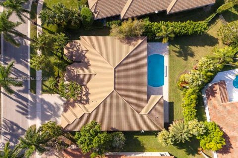 Снять в аренду виллу или дом в Уэстон, Флорида 5 спален, 388.89м2, № 1958720 - фото 2