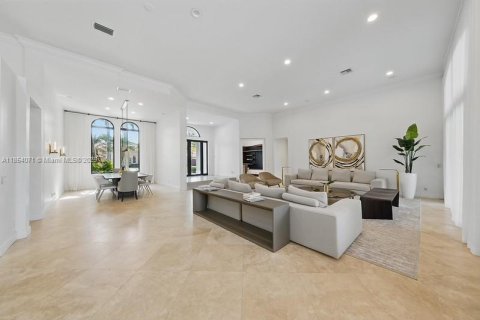 Снять в аренду виллу или дом в Уэстон, Флорида 5 спален, 388.89м2, № 1958720 - фото 9