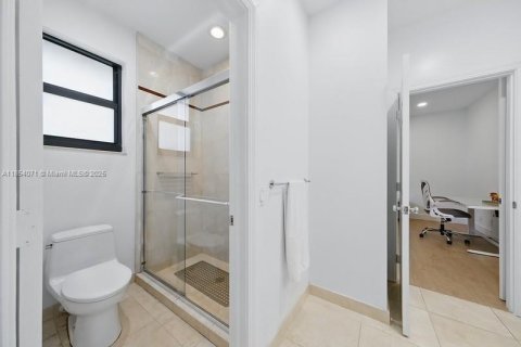 Снять в аренду виллу или дом в Уэстон, Флорида 5 спален, 388.89м2, № 1958720 - фото 21