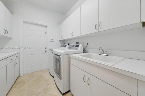 Снять в аренду виллу или дом в Уэстон, Флорида 5 спален, 388.89м2, № 1958720 - фото 24