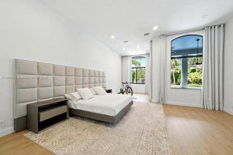 Снять в аренду виллу или дом в Уэстон, Флорида 5 спален, 388.89м2, № 1958720 - фото 16