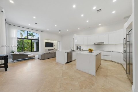 Снять в аренду виллу или дом в Уэстон, Флорида 5 спален, 388.89м2, № 1958720 - фото 13