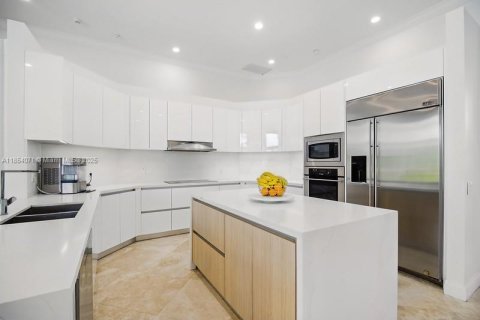 Снять в аренду виллу или дом в Уэстон, Флорида 5 спален, 388.89м2, № 1958720 - фото 14